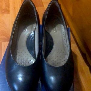 Ecco shoes, 2" heels, size7.
